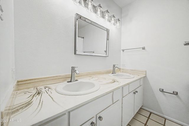 8213 E ROVEY Avenue, Scottsdale, AZ 85250