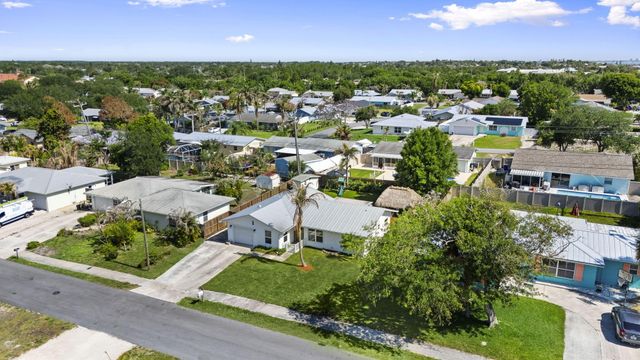 1729 NE 23rd Terrace, Jensen Beach, FL 34957