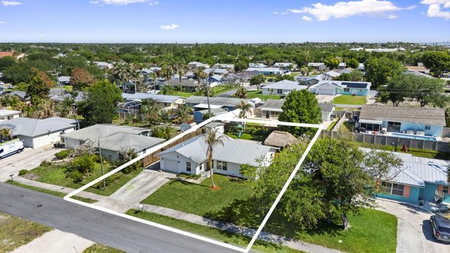 1729 NE 23rd Terrace, Jensen Beach, FL 34957
