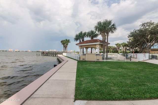 2801 S Ridgewood Ave Unit 807, South Daytona, FL 32119