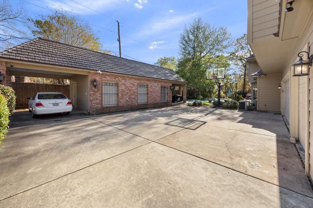 8807 Chelmsford Lane, Spring, TX 77379
