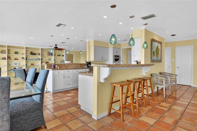 2 Paisano Lane, Rockport, TX 78382