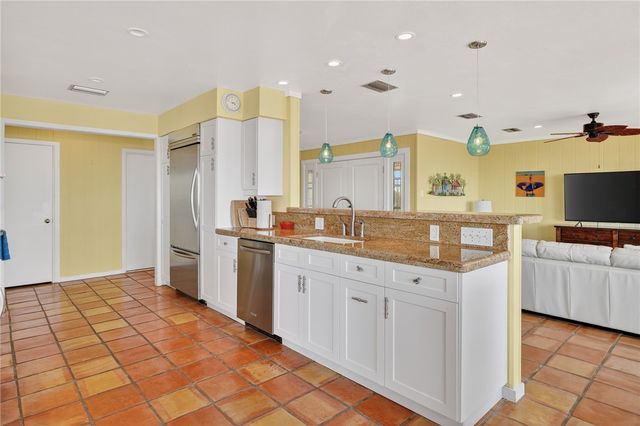 2 Paisano Lane, Rockport, TX 78382