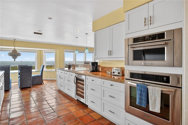 2 Paisano Lane, Rockport, TX 78382