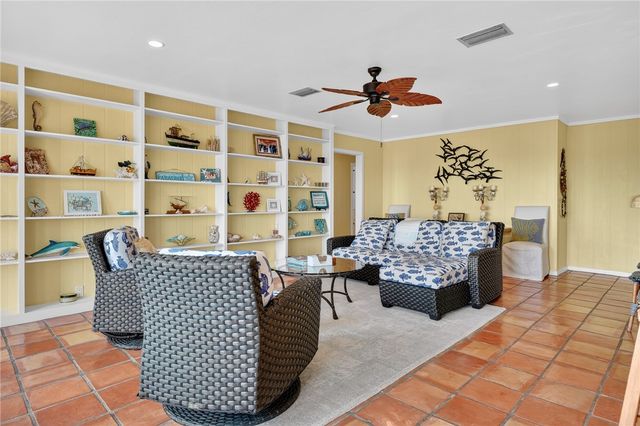 2 Paisano Lane, Rockport, TX 78382