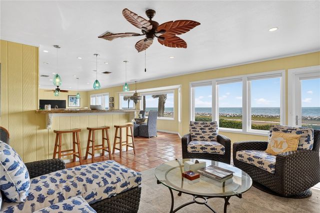 2 Paisano Lane, Rockport, TX 78382