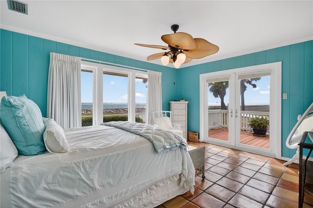 2 Paisano Lane, Rockport, TX 78382