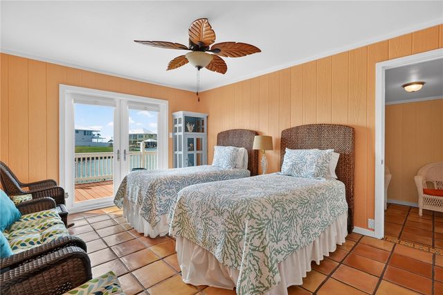 2 Paisano Lane, Rockport, TX 78382