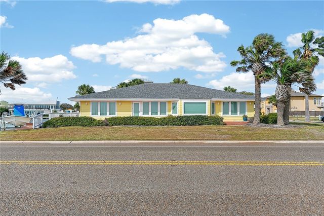 2 Paisano Lane, Rockport, TX 78382