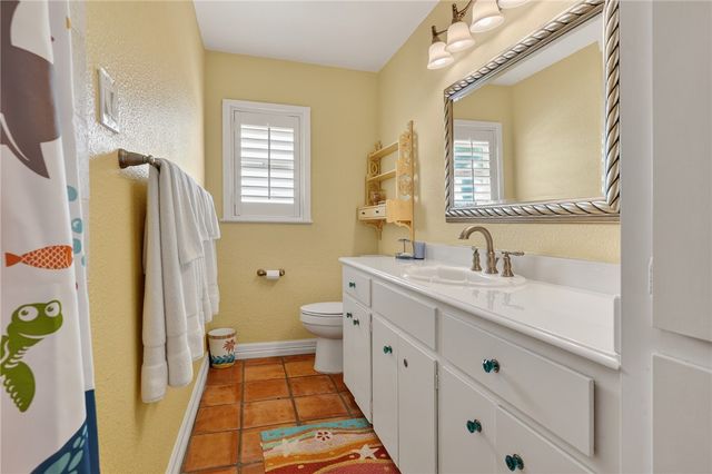 2 Paisano Lane, Rockport, TX 78382