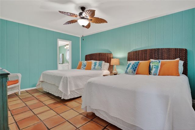 2 Paisano Lane, Rockport, TX 78382