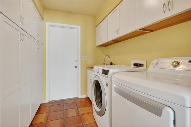 2 Paisano Lane, Rockport, TX 78382