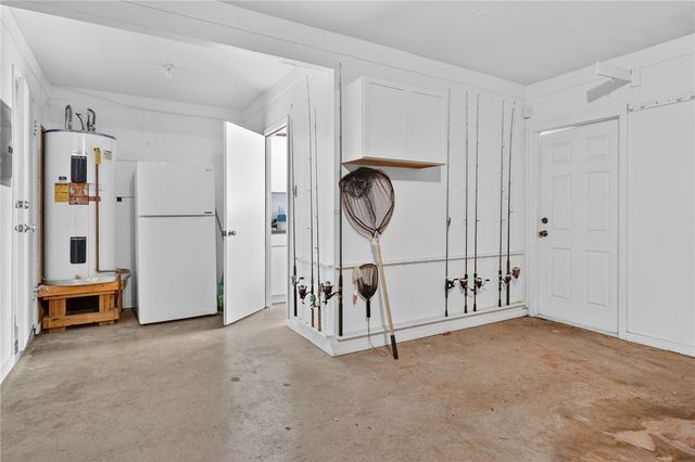 2 Paisano Lane, Rockport, TX 78382