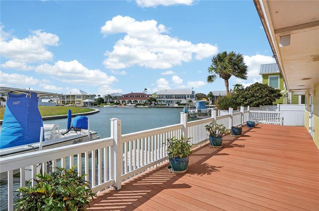 2 Paisano Lane, Rockport, TX 78382