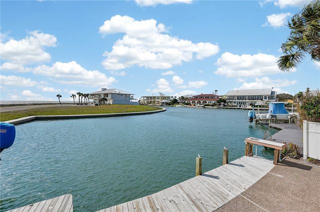 2 Paisano Lane, Rockport, TX 78382