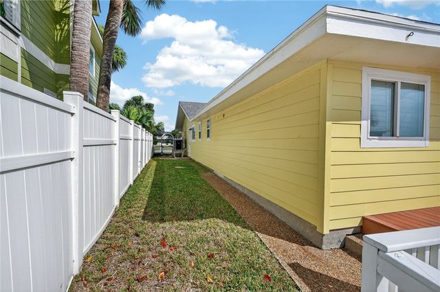 2 Paisano Lane, Rockport, TX 78382