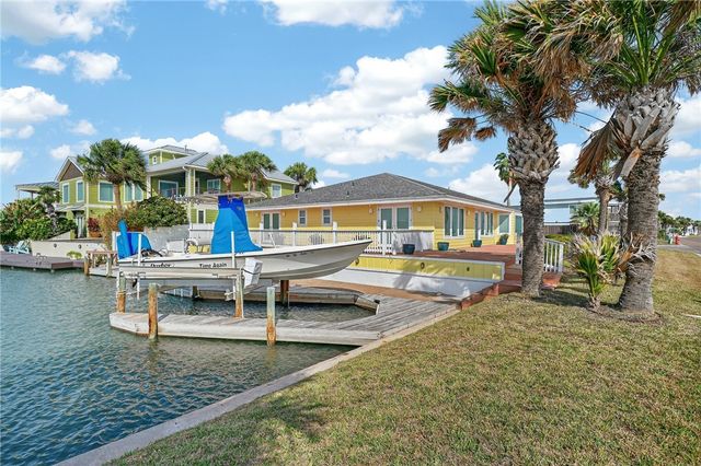 2 Paisano Lane, Rockport, TX 78382