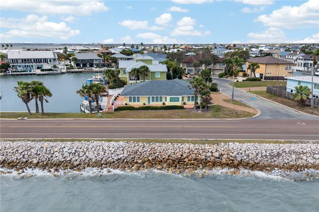 2 Paisano Lane, Rockport, TX 78382