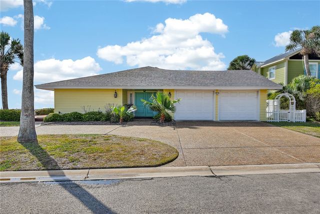 2 Paisano Lane, Rockport, TX 78382
