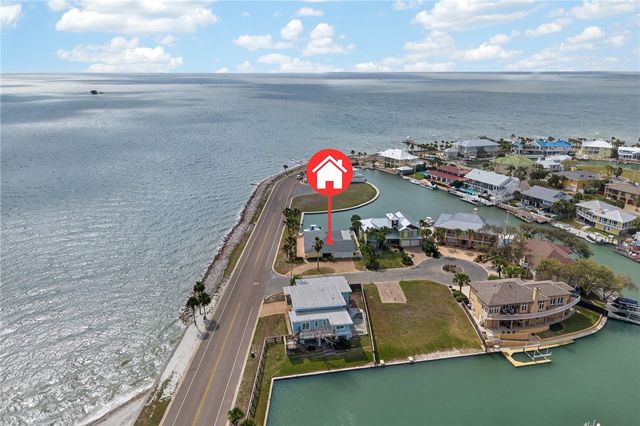 2 Paisano Lane, Rockport, TX 78382
