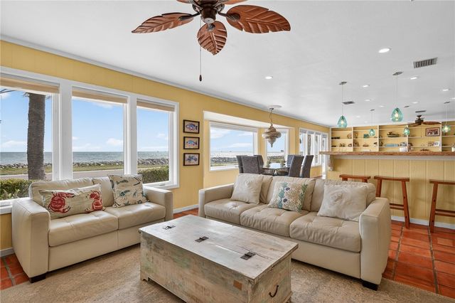 2 Paisano Lane, Rockport, TX 78382