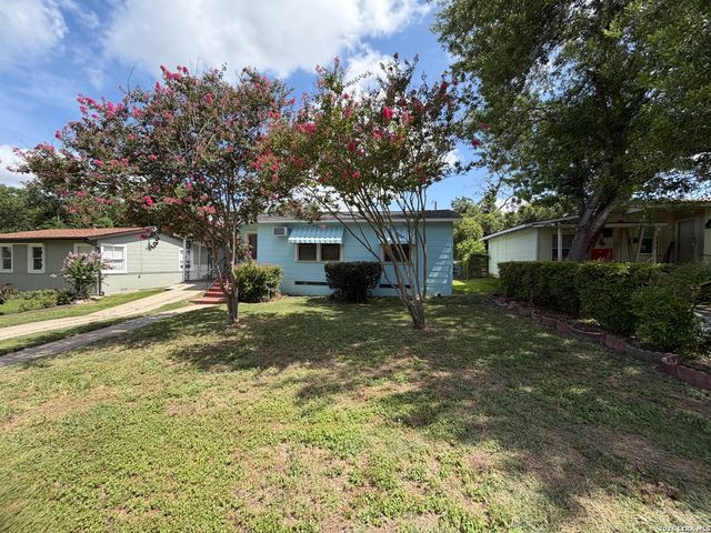 327 Blakeley Dr, San Antonio, TX 78209