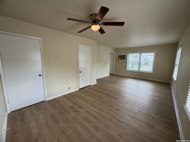 327 Blakeley Dr, San Antonio, TX 78209