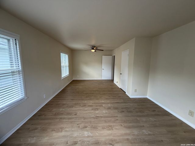 327 Blakeley Dr, San Antonio, TX 78209