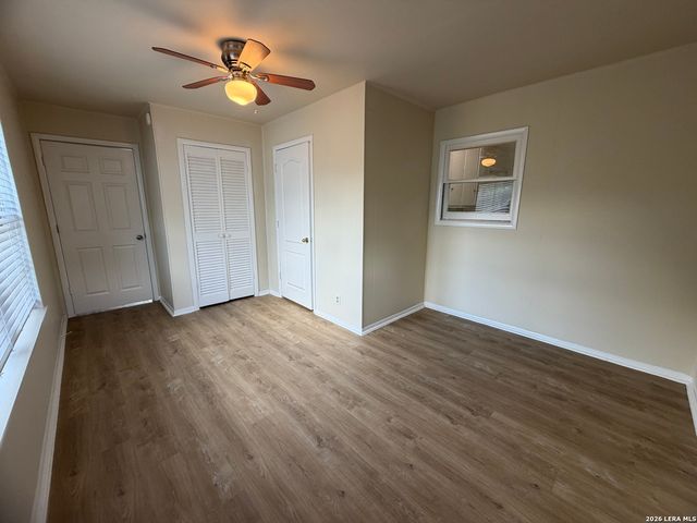 327 Blakeley Dr, San Antonio, TX 78209