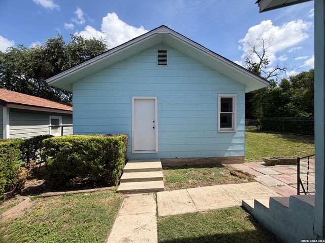 327 Blakeley Dr, San Antonio, TX 78209