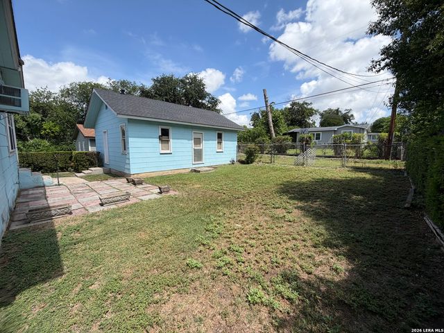 327 Blakeley Dr, San Antonio, TX 78209