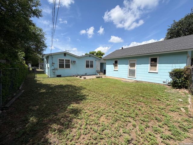 327 Blakeley Dr, San Antonio, TX 78209