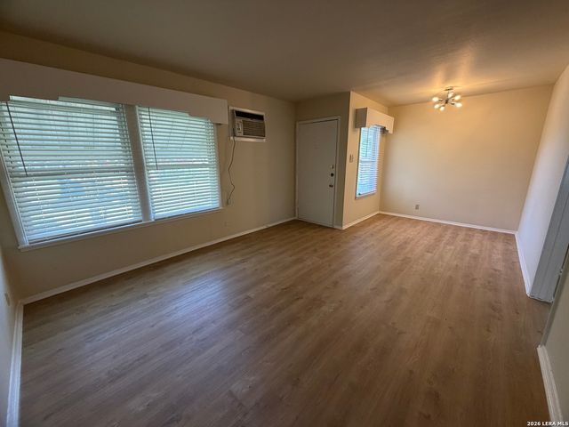 327 Blakeley Dr, San Antonio, TX 78209