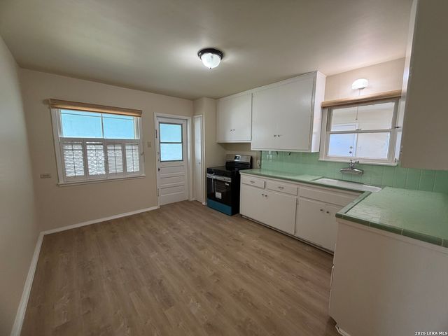 327 Blakeley Dr, San Antonio, TX 78209