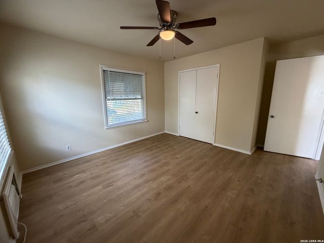 327 Blakeley Dr, San Antonio, TX 78209