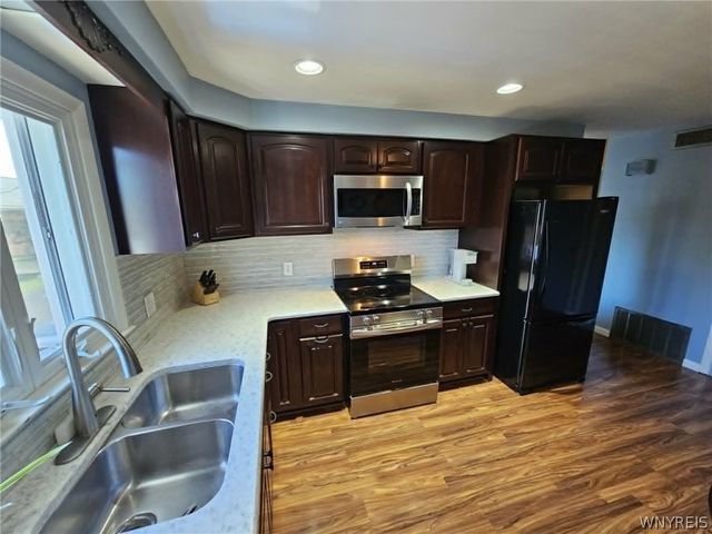 1050 Reserve Road 3, West Seneca, NY 14224