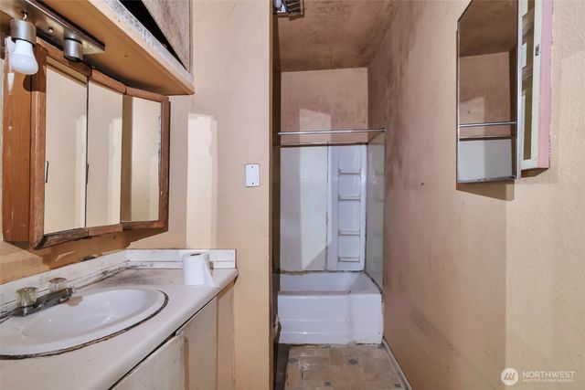 303 S Baker Street, Mount Vernon, WA 98273