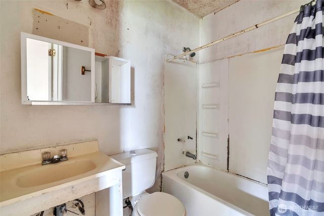 303 S Baker Street, Mount Vernon, WA 98273