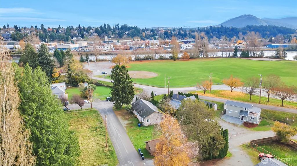 303 S Baker Street, Mount Vernon, WA 98273