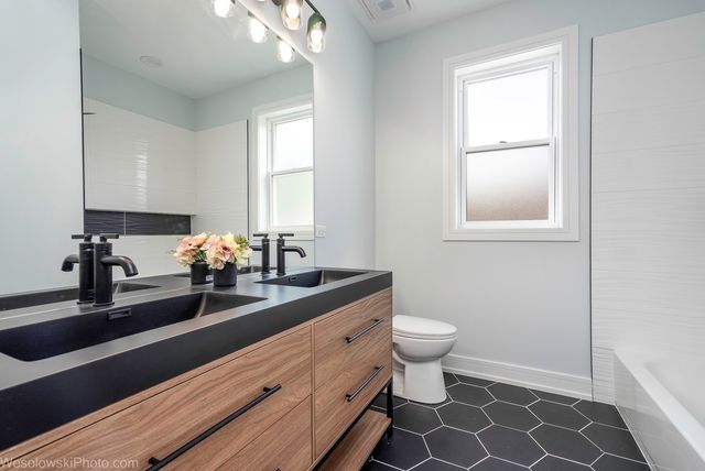 3755 N Odell Avenue, Chicago, IL 60634