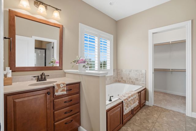 800 CUTTERS CORNER LN, Columbia, MO 65201