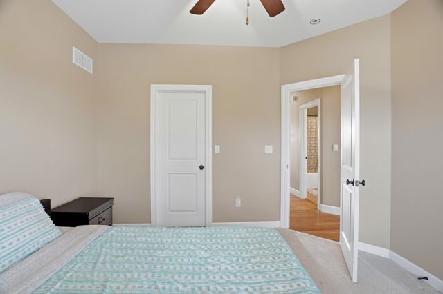 800 CUTTERS CORNER LN, Columbia, MO 65201