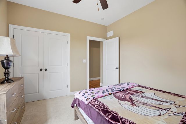 800 CUTTERS CORNER LN, Columbia, MO 65201