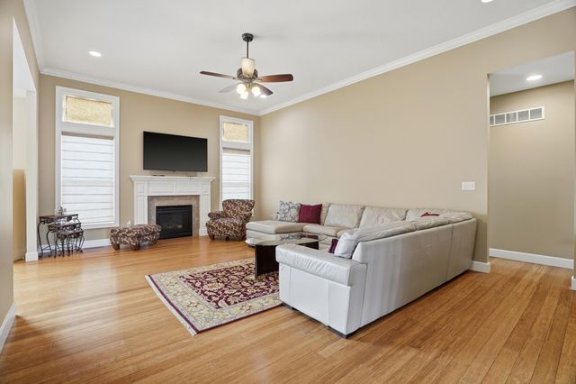 800 CUTTERS CORNER LN, Columbia, MO 65201