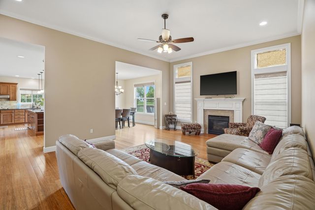 800 CUTTERS CORNER LN, Columbia, MO 65201
