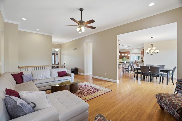 800 CUTTERS CORNER LN, Columbia, MO 65201