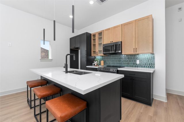 9819 Turnbow A-B, Houston, TX 77029