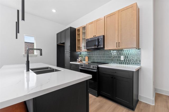 9819 Turnbow A-B, Houston, TX 77029