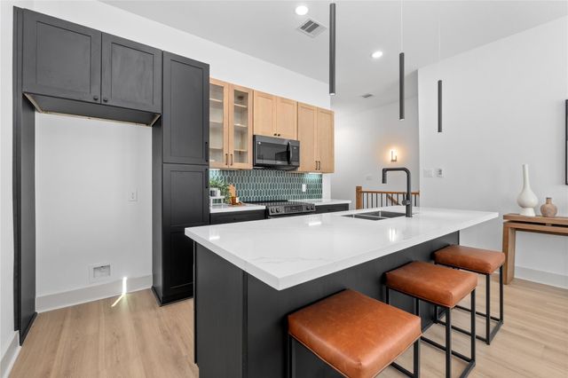 9819 Turnbow A-B, Houston, TX 77029