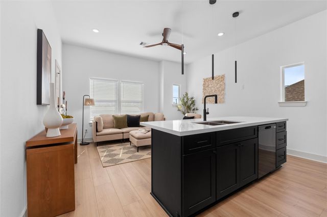 9819 Turnbow A-B, Houston, TX 77029